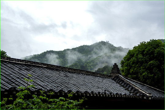 雨雾山