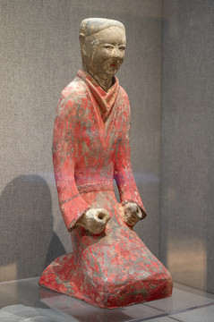 汉朝红色朱砂彩绘人物陶俑