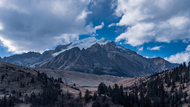 格聂雪山