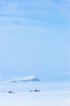 冬季雪原民居