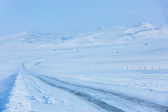 冬季草原雪原公路