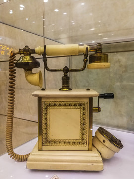 文物电话机