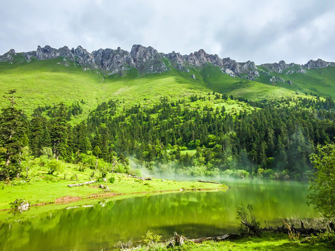 甘南骨麻湖