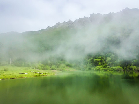 骨麻湖