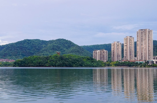 梅溪湖的城市风光