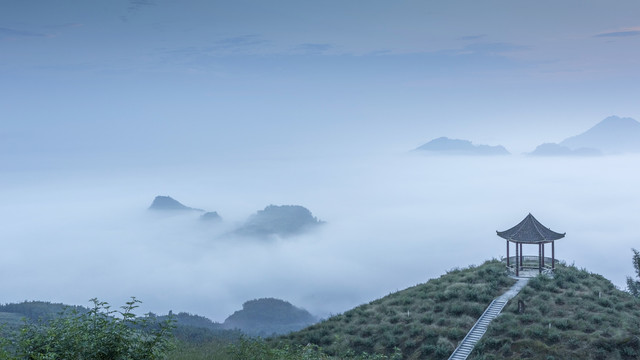 黎明云海山脉亭子自然景观