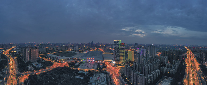 宽幅成都东站夜景全景图