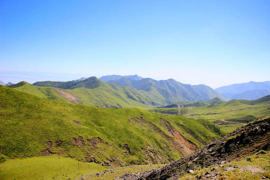 贵德拉脊山