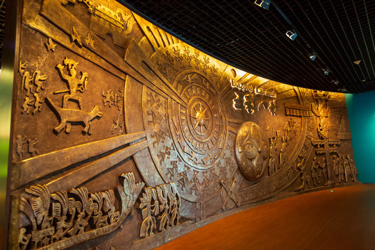 广西民族博物馆铜鼓雕塑
