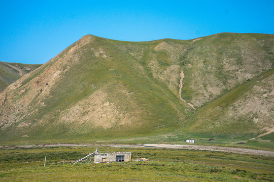 鄂拉山