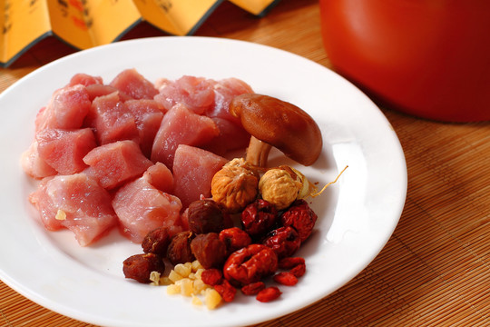 红枣珍菌炖肉汁