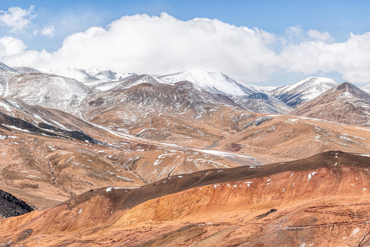 扎达五彩山