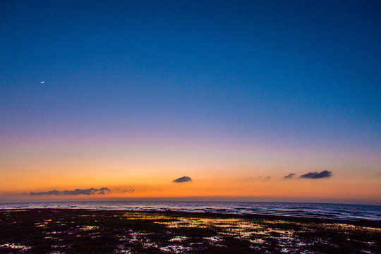 青海湖晨曦夕阳