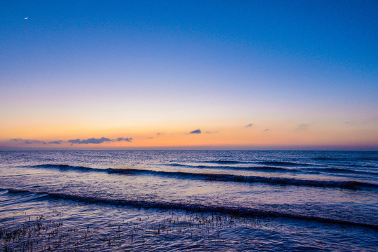 青海湖晨曦夕阳