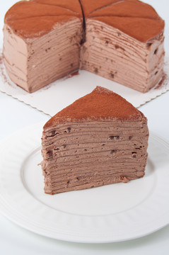 千层穷巧克力蛋糕切块
