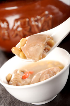 黃豆豬手湯