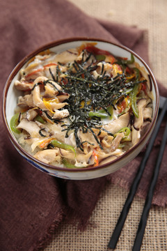 日式牛肉蘑菇饭