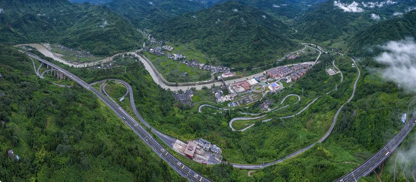 四川荥经龙苍沟镇航拍全景图