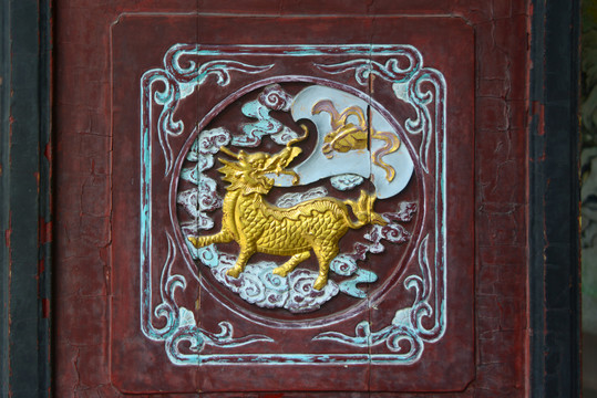 成都青羊?qū)m門窗金漆木雕麒麟獸