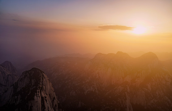 华山东峰的早晨