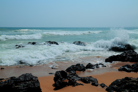 大海沙滩岩石