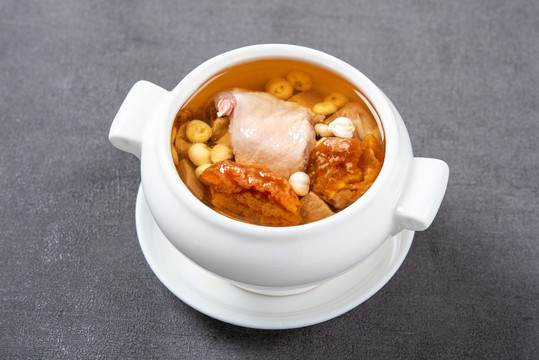 川贝枇杷炖鹧鸪汤
