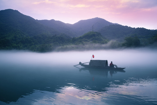 雾漫小东江