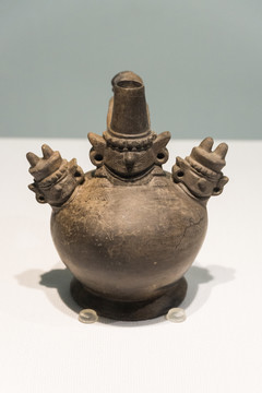 西坎文化三神首黑陶瓶