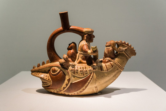 莫切文化海神驾船形陶瓶