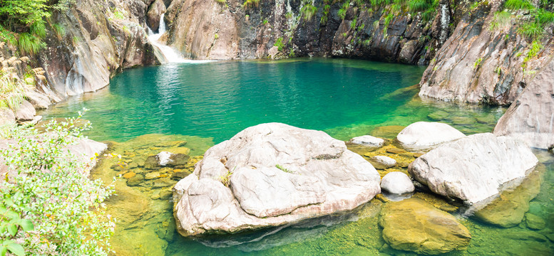 溪流水潭