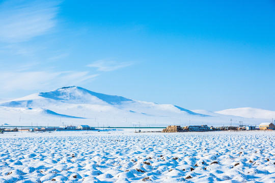 冬季草原雪原村庄