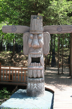 琵岩山雕塑