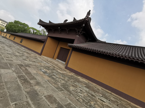 寺院黄墙院门