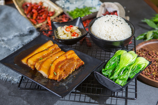 扣肉套餐饭