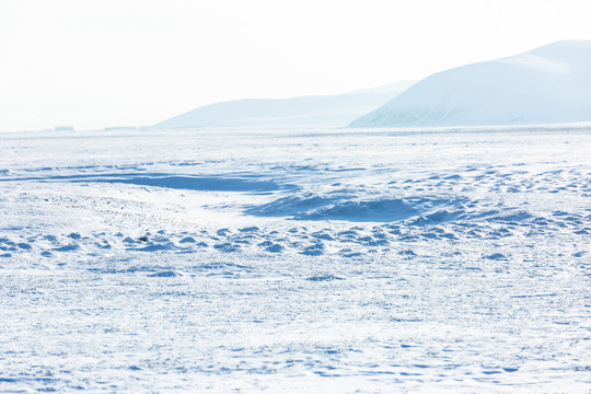 冬季草原雪原雪包