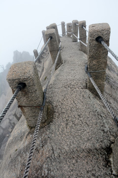 黄山天都峰鲫鱼背