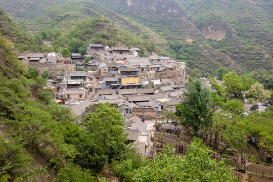 川底下村