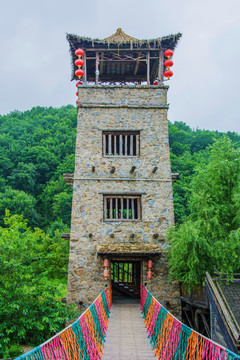 柱体四层小楼式茅草亭