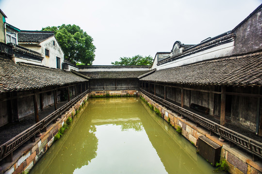 乌镇东栅民居瓦房