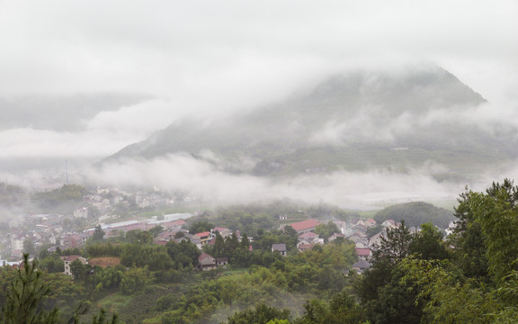 晨雾中的桐庐山村24