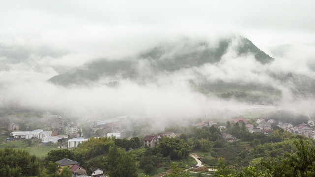 晨雾中的桐庐山村31