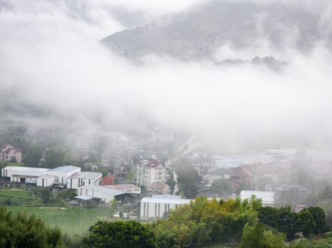 晨雾中的桐庐山村33