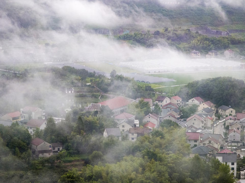 晨雾中的桐庐山村39