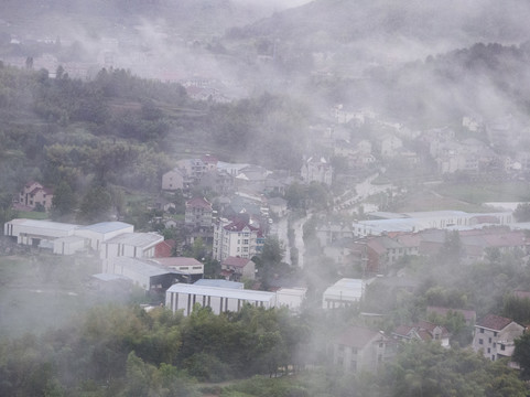 晨雾中的桐庐山村43