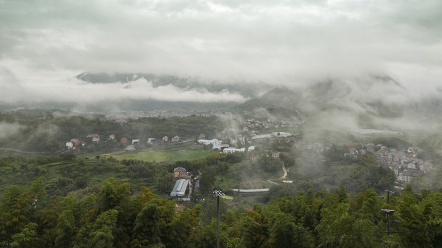 晨雾中的桐庐山村51