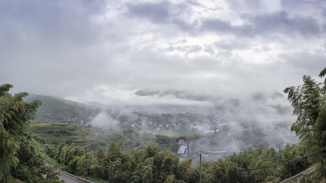 晨雾中的桐庐山村56