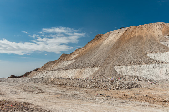 中国新疆塔里木盆地矿石矿山开采
