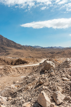 中国新疆塔里木盆地矿石矿山开采
