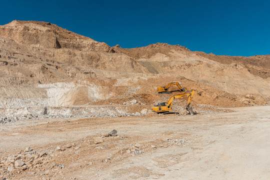 中国新疆塔里木盆地矿石开采