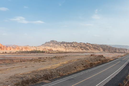 中国新疆塔里木盆地道路交通运输